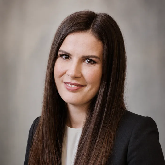 dr. Szűcs Petra ügyvéd portréja — Dr. Sápi Ügyvédi Iroda